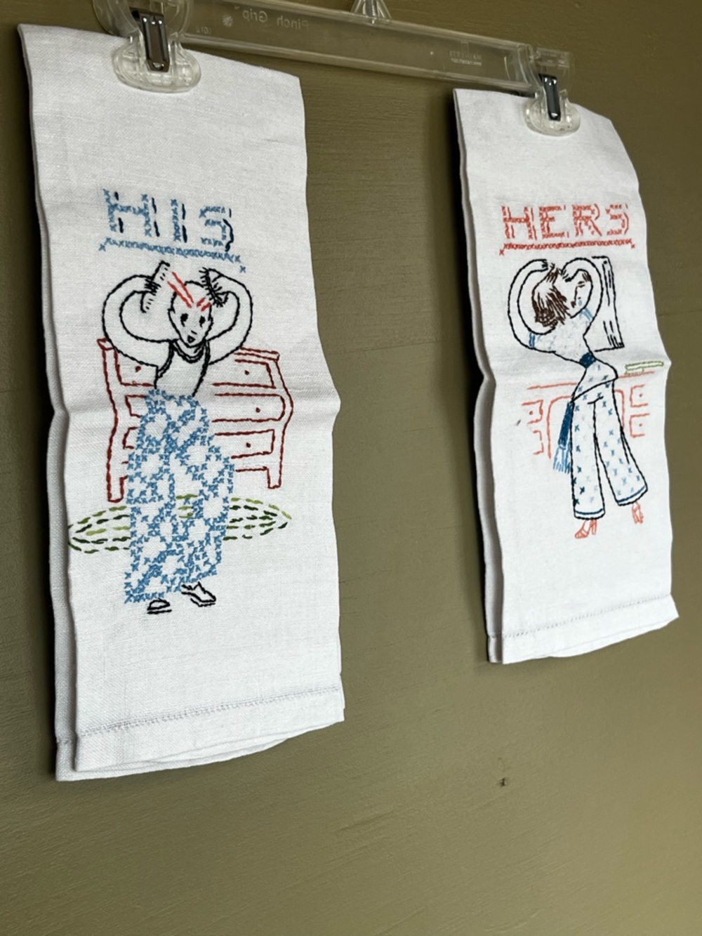 Japanese Vintage His & Hers Embroidered Linen Hand Towels - Picture 4 of 6